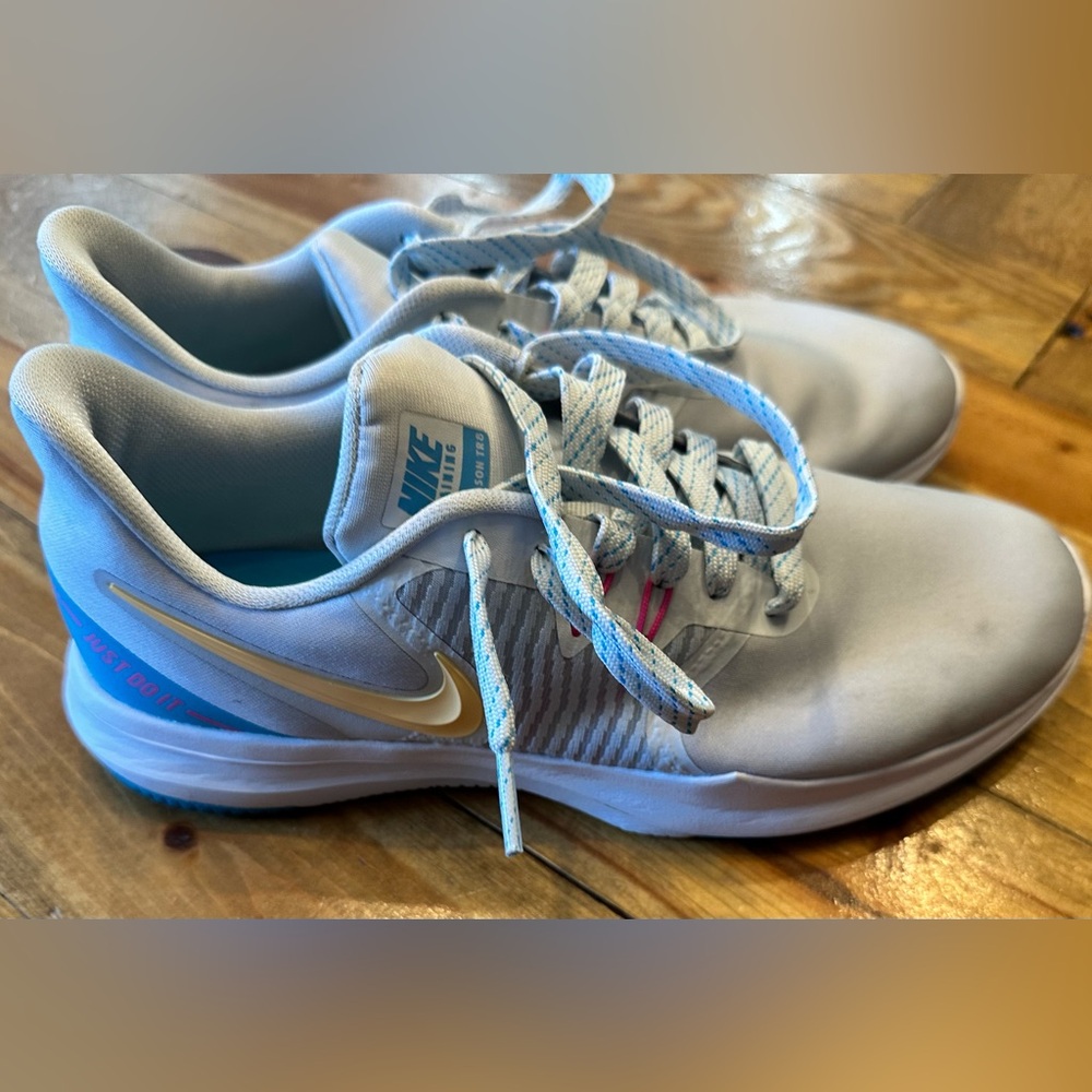 Nike Shoes Womens 9 In-Season TR 8 Platinum Lace Up Low Gym Running Sneakers